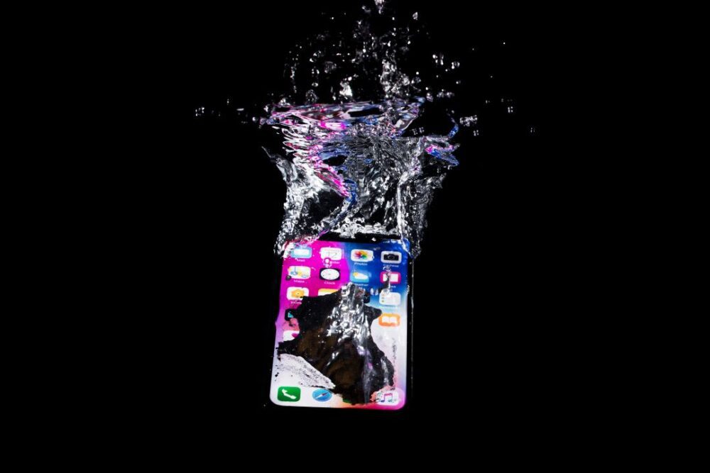 The Ultimate Guide to Protecting Your Mobile Phone: Waterproof vs. Shockproof Cases