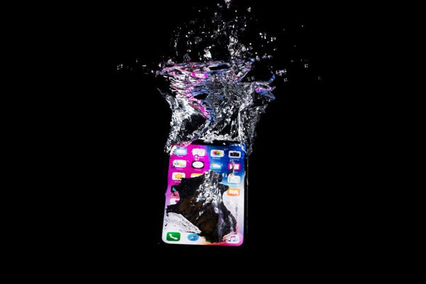 The Ultimate Guide to Protecting Your Mobile Phone: Waterproof vs. Shockproof Cases